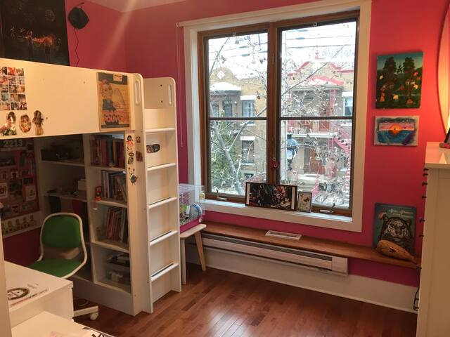 beau townhouse superbe cours parc Jarry et marché gallery image 2