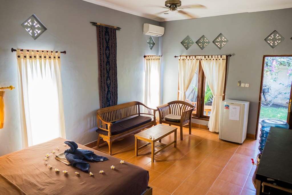 Spacious and bright bedroom with sitting area