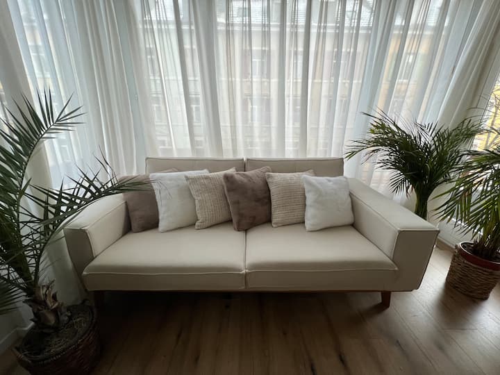 Stylish 1-bedroom Condo Close To Exhibition Square - Basilea