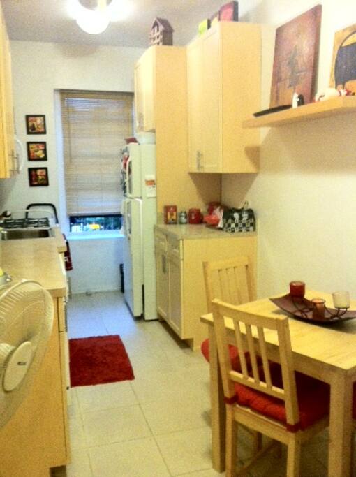 Kitchen and dining table for 4, all appliances.