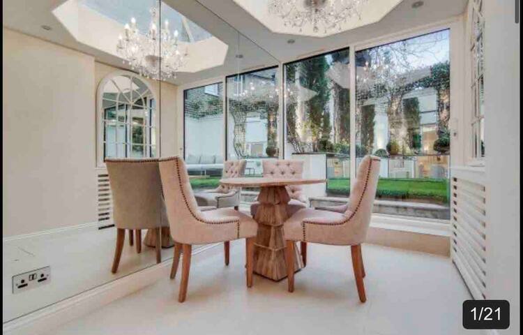 Beautiful Chelsea.Entire Home+Garden.Kings Road gallery image 3