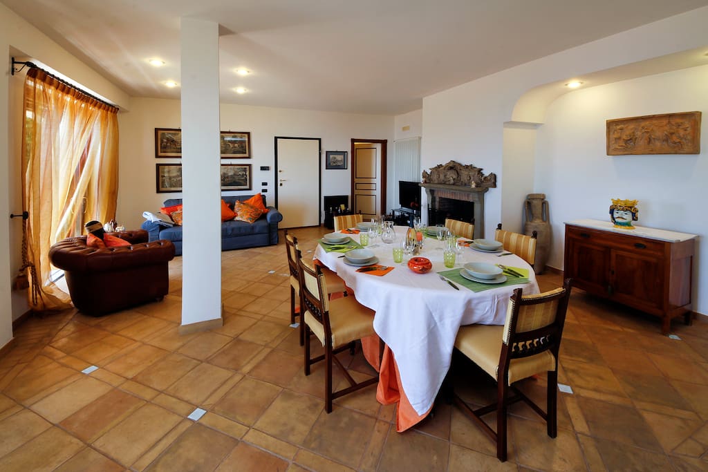 L'ampia zona soggiorno