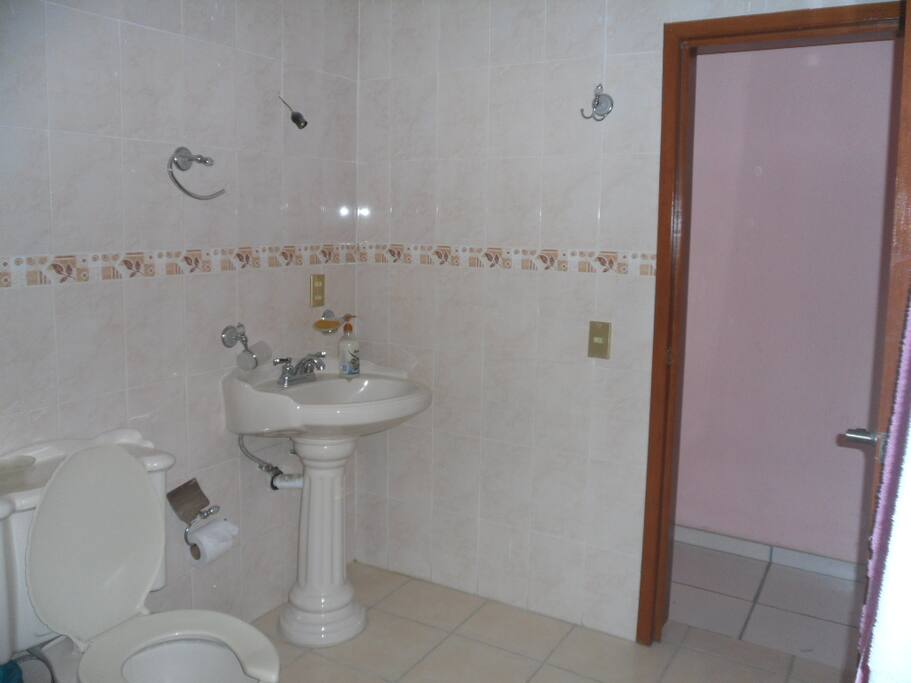 Baño exclusivo para huéspedes.