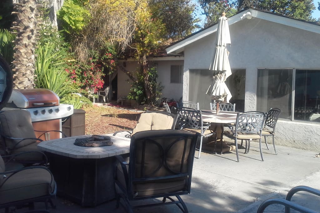 Cook on the BBQ and Patio seating for 10