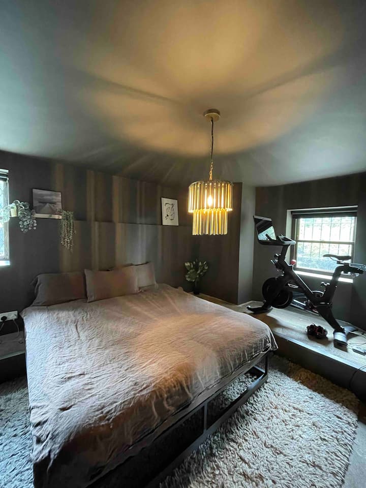 Kitanda aina ya super king lakini Airbnb haikutoa chaguo hilo! 