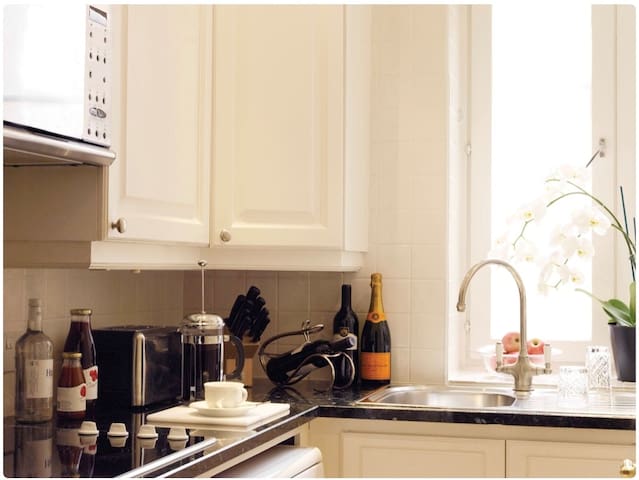 2 Bedroom Apt | Marriott 47 Park Street, Mayfair gallery image 4