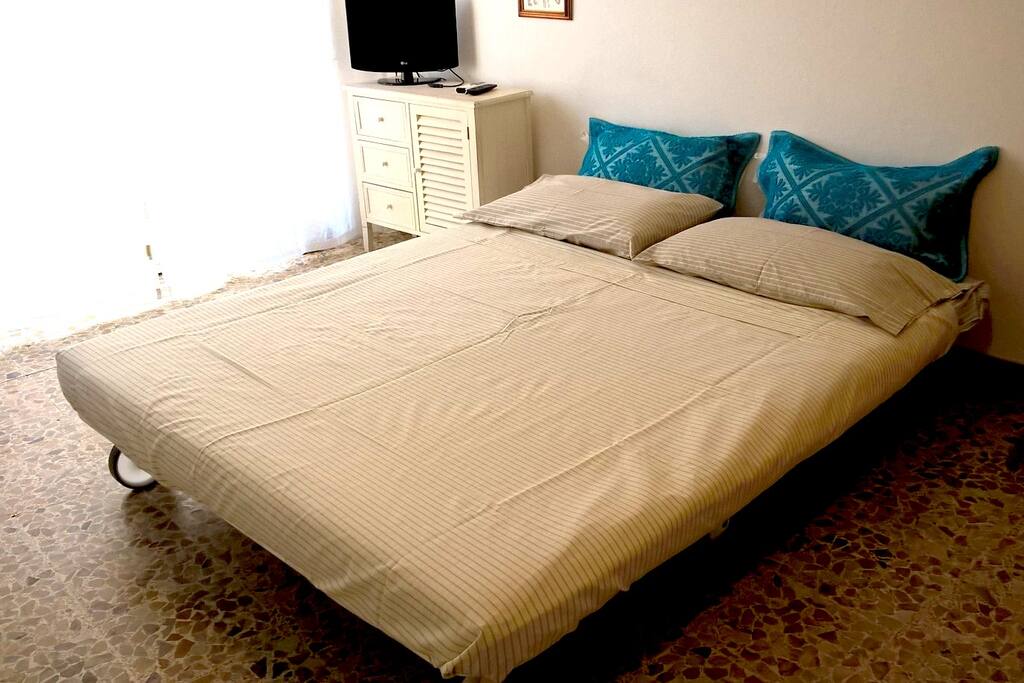 Divano letto aperto
