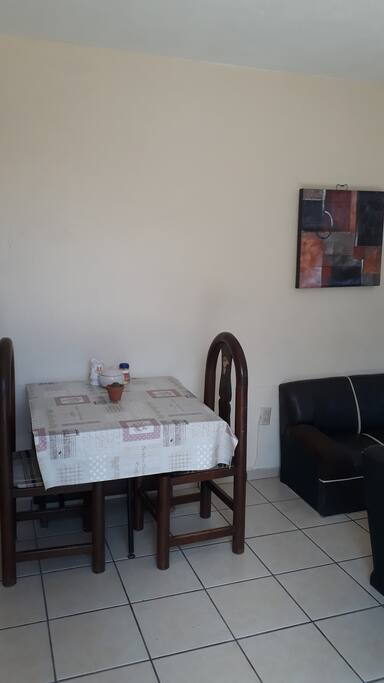 Pequeño comedor para compartir los alimentos