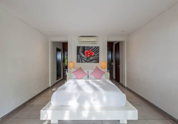 Luxury lounging, heart of Seminyak