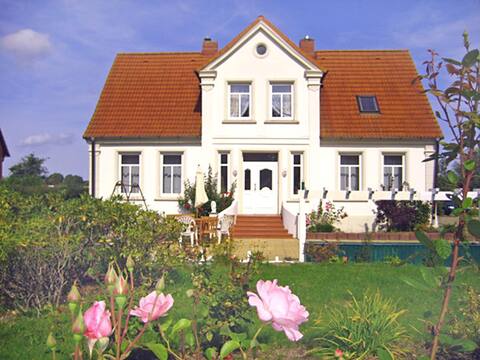 Ferienhaus Dat Witte Huus with fireplace in Boltenhagen