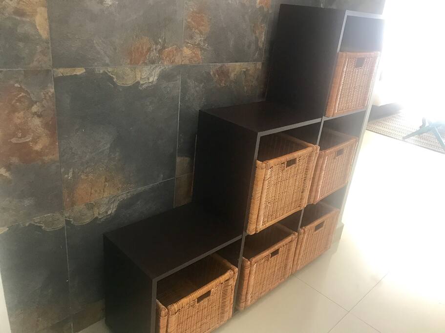 Pasillo y mueble de guarda