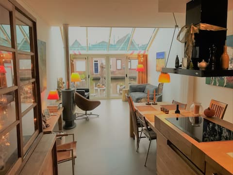 With sauna, Canal house (120m2) in center