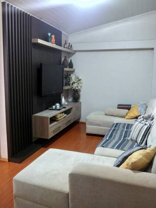 Sala de televisão próximo aos quartos