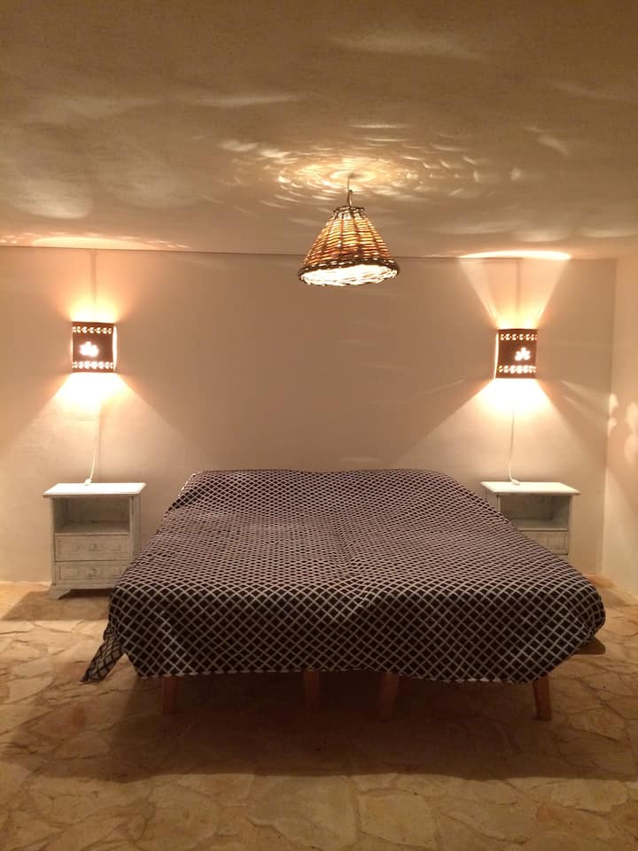 Spálňa na dolnom poschodí (dvojlôžko)