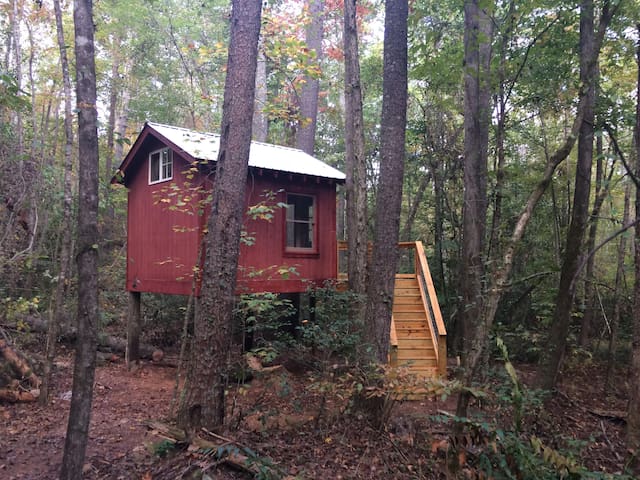 Creek Treehouse near Helen, GA