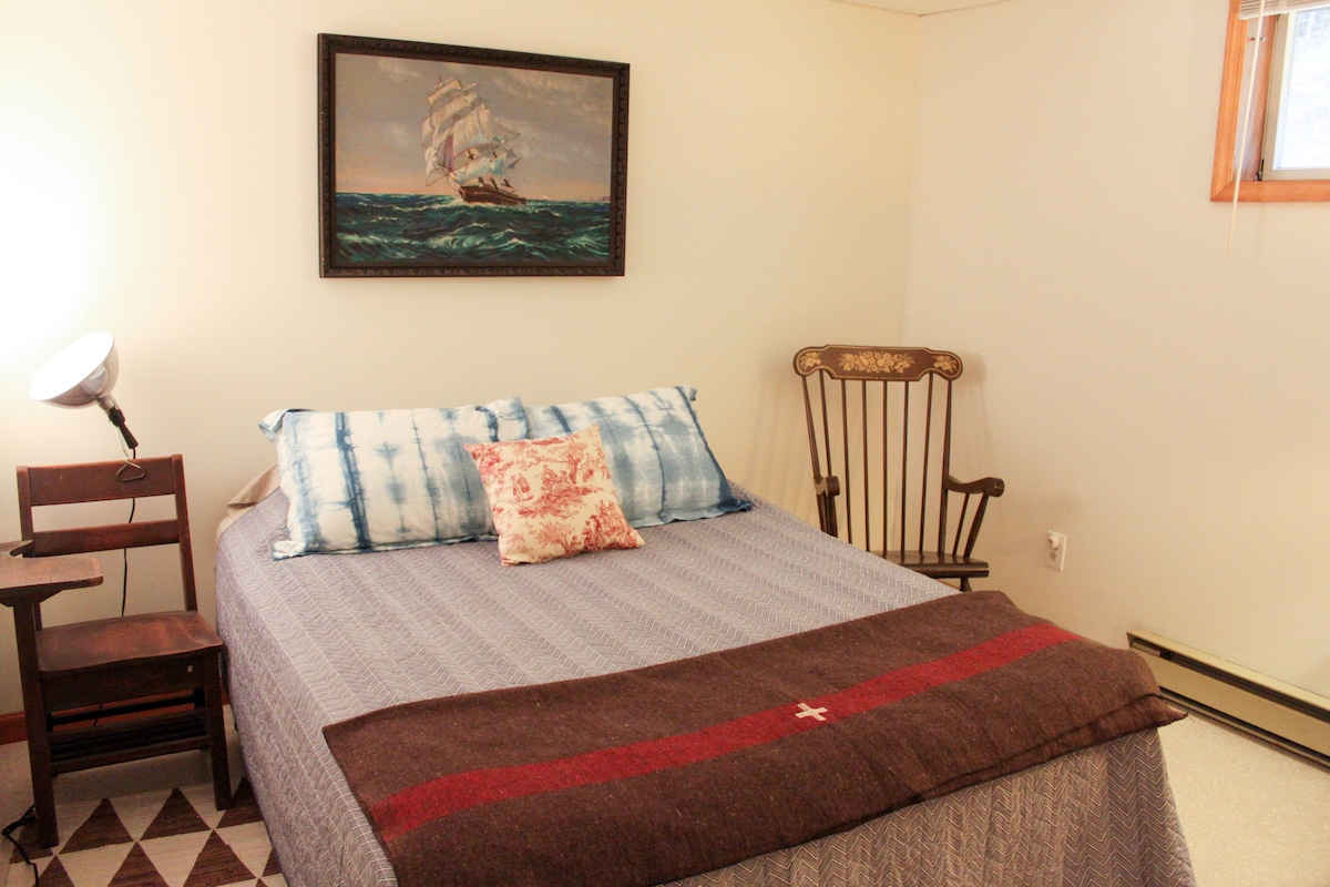 Спална соба 2 - долен кат со брачен кревет