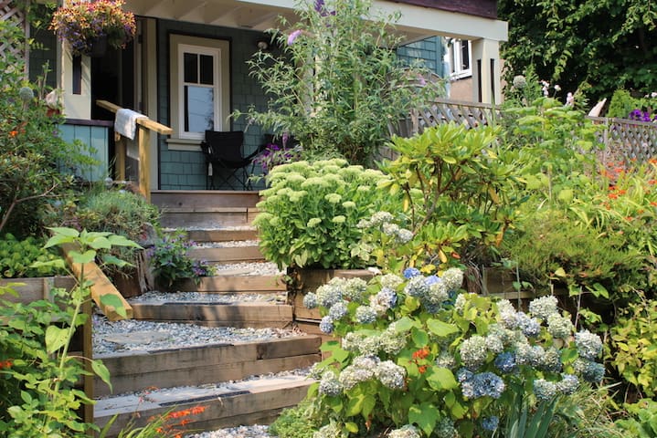 d509f9f3 a7fe 47f0 8439 b64732706f1a