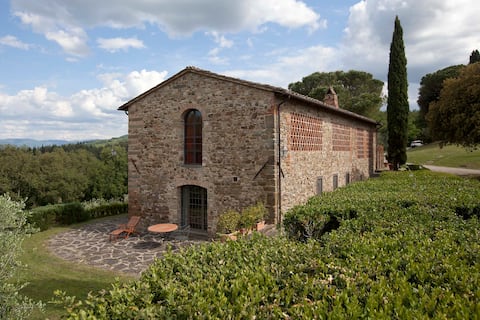 Rural Tuscany | Independent farmhouse with pool