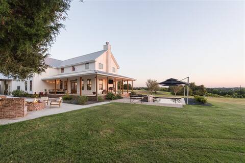 Rosalinda Farm-Party Barn and Pickleball Court