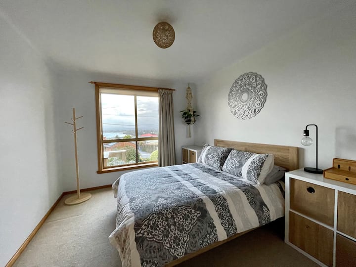 Საძინებელი 1 - ორადგილიანი საწოლი 