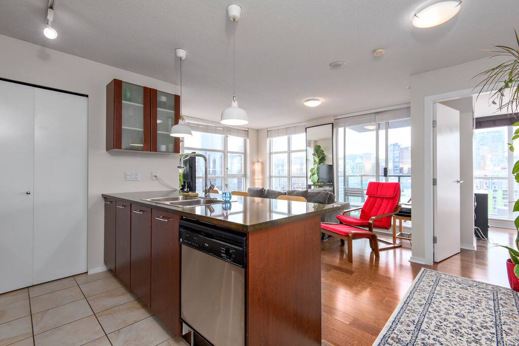 Full kitchen and dishwasher.