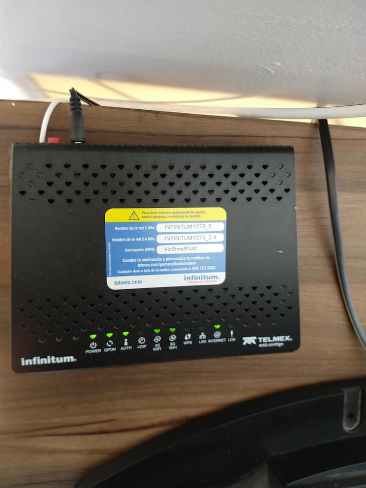 Velocidad de Internet: 50 mbps usando fibra óptica.