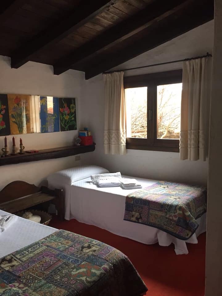 habitación de dos camas.