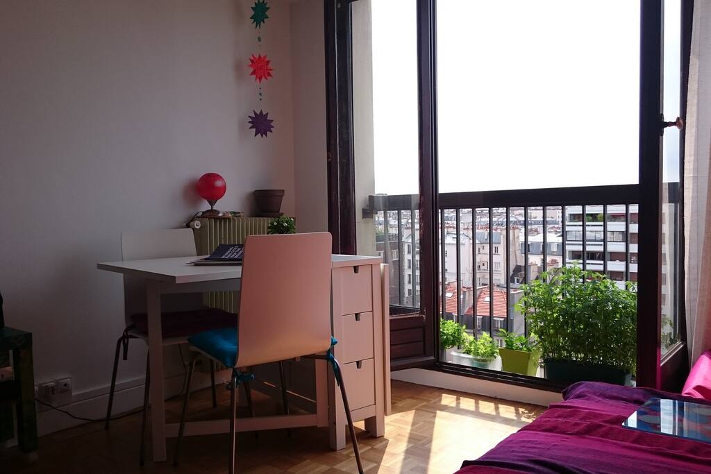 Enlargeable table (up to 4 people)