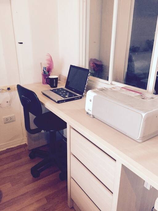 2 seats desk, wifi internet