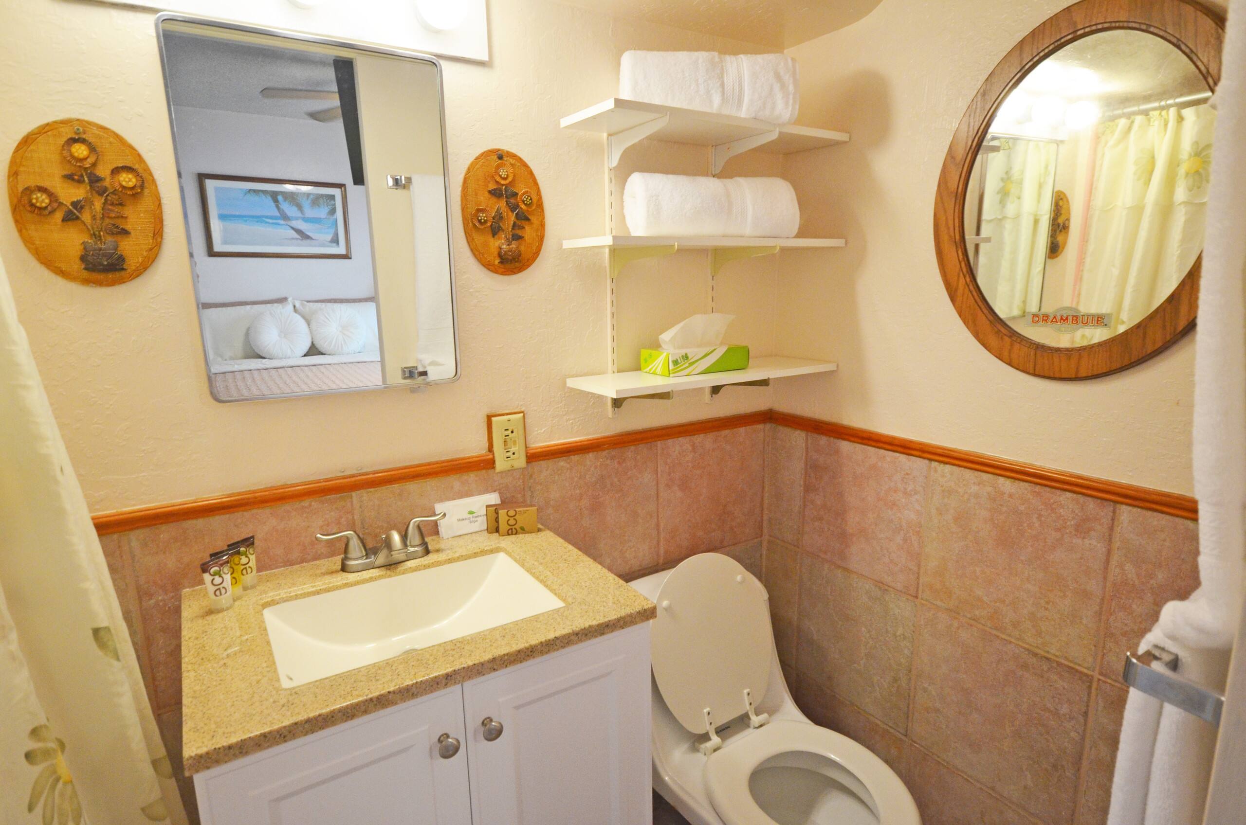 Condo in Honolulu · ★4.49 · Studio · 1 bed · 1 bath - Image 5