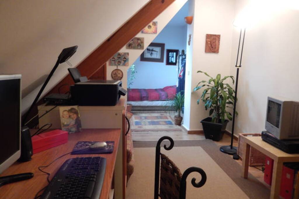 2e Chambre vue 1 bedroom with a bed for 2