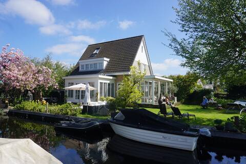 Luxury Lake house Vinkeveen. Boat optional.