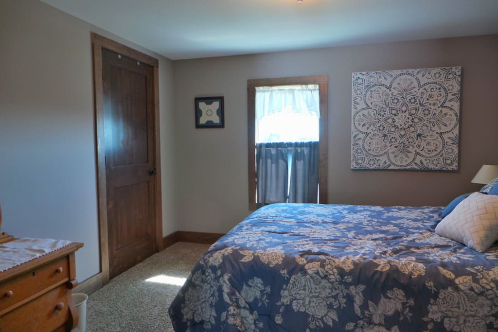 Bedroom #2, queen size bed