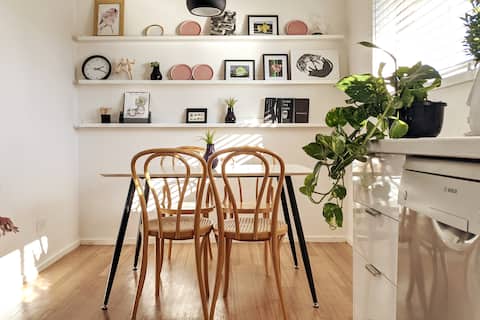 Olive’s Place - 2 BR Stylish, Central & Quiet
