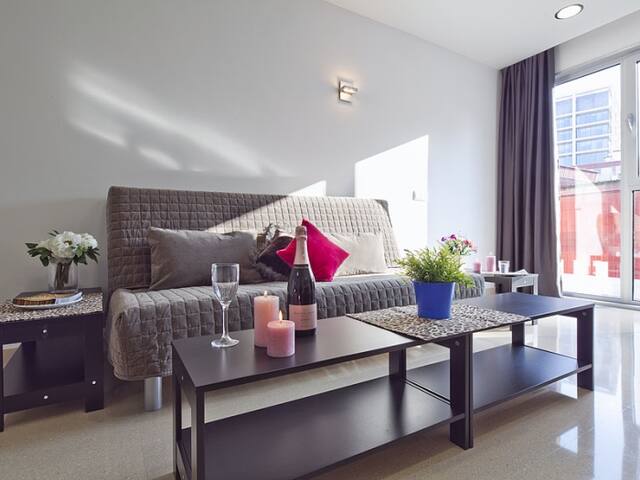 chsw4 Large GroupFlat Las Ramblas-Fira Barcelona! gallery image 3