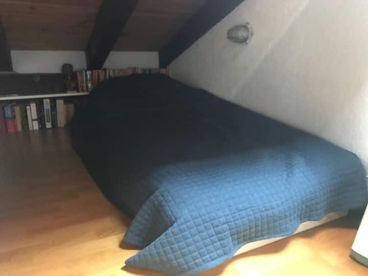 Krevat tek nën eves - i mirë për fëmijët