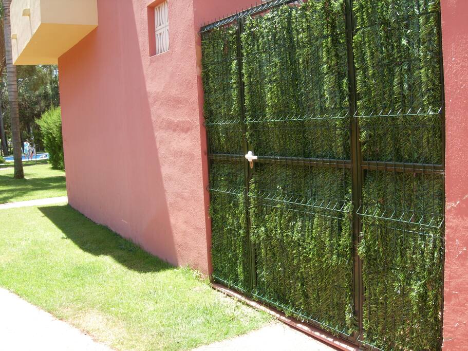 puerta de acceso a la piscina