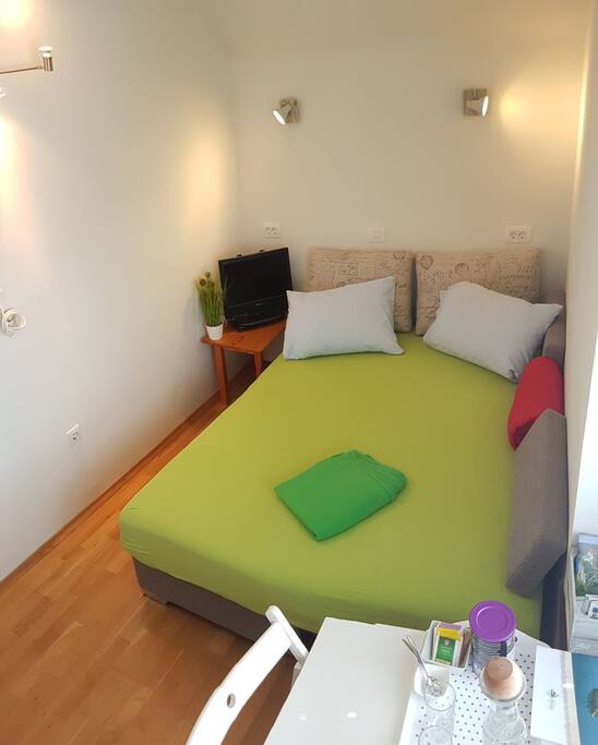 This bed can be tourned into a coutch, as seen on next picture.