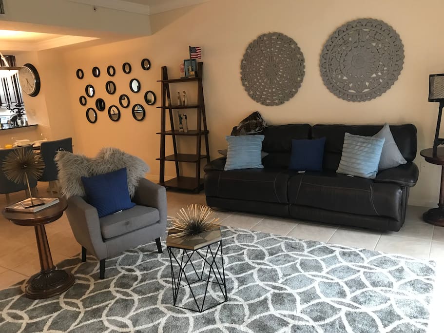 Spacious floor plan for the living room. Quality furniture.