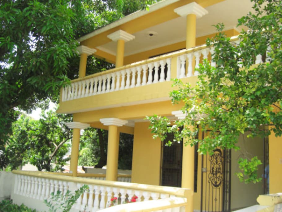 Balcony and entrance
