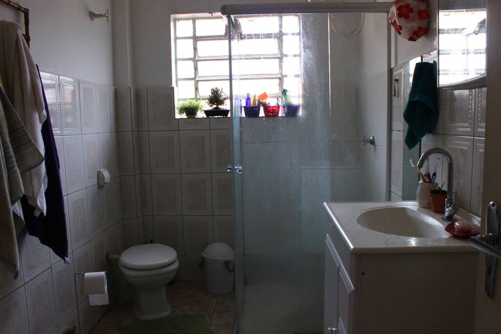 banheiro 1 - a casa tem 3 banheiros.