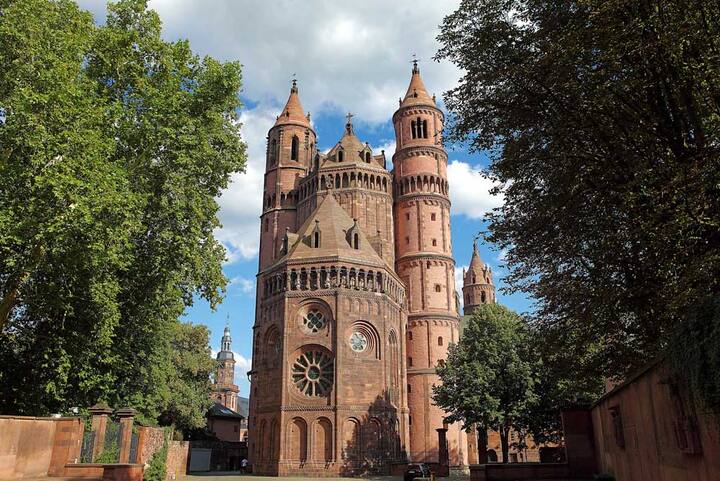 Haus Mit Stellplatz Direkt Am Dom Worms 10min Hbf Casas En Renta En Worms Alemania