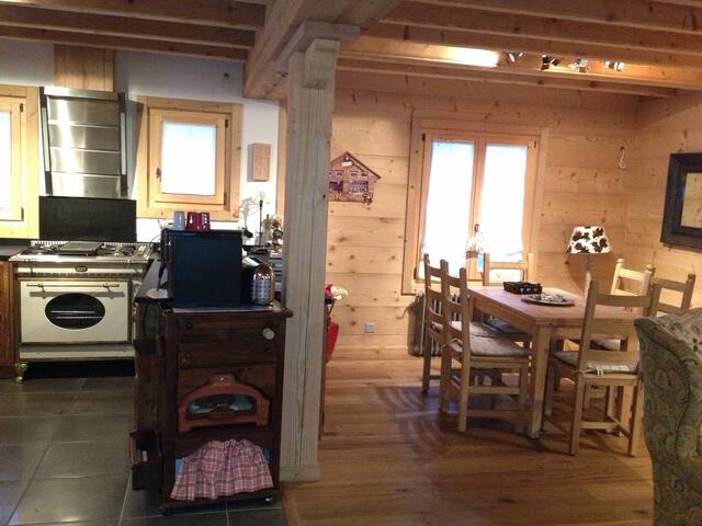 Bijou Chalet Town Centre `P’tit Coeur` gallery image 4