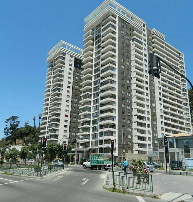 Edificio moderno ubicado
Centro de viña del mar