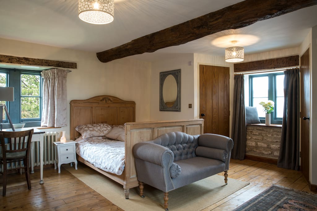 The room is large (4m x 5m) with lots of natural light