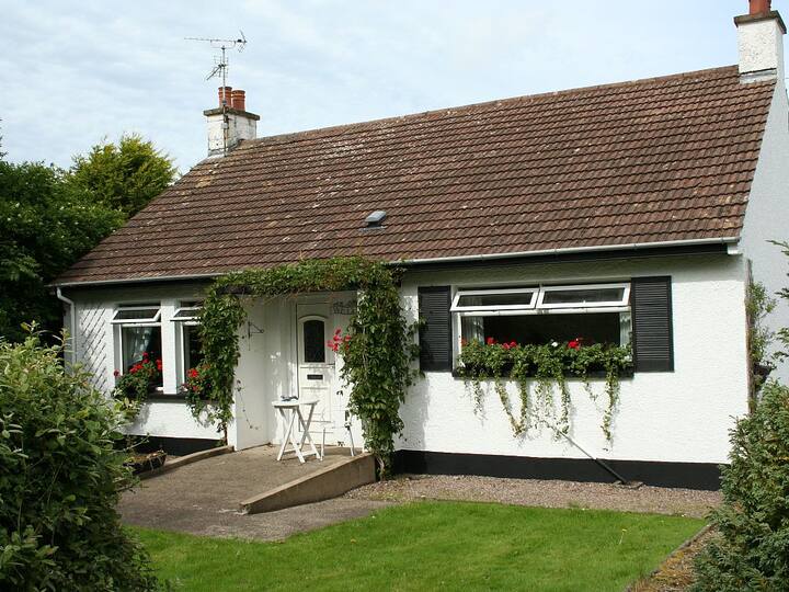 Iona Cottage, Castlerock with stunning views Bungalows for Rent in
