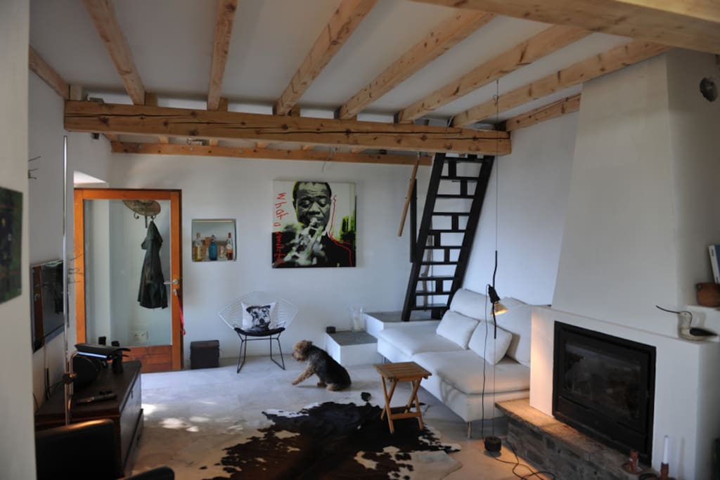 Wohnraum mit Sambatreppe zur Schlafgalerie