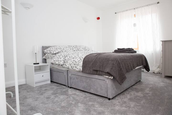 ★Central★Clean★Free Parking★Quiet★Secure★Spacious★