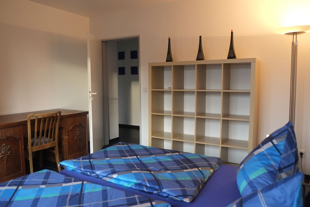 großes Doppelbett mit 2 Matratzen je 100 * 200 cm