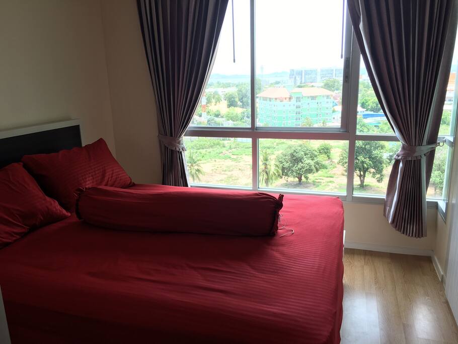 1bedroom with queen size bed
